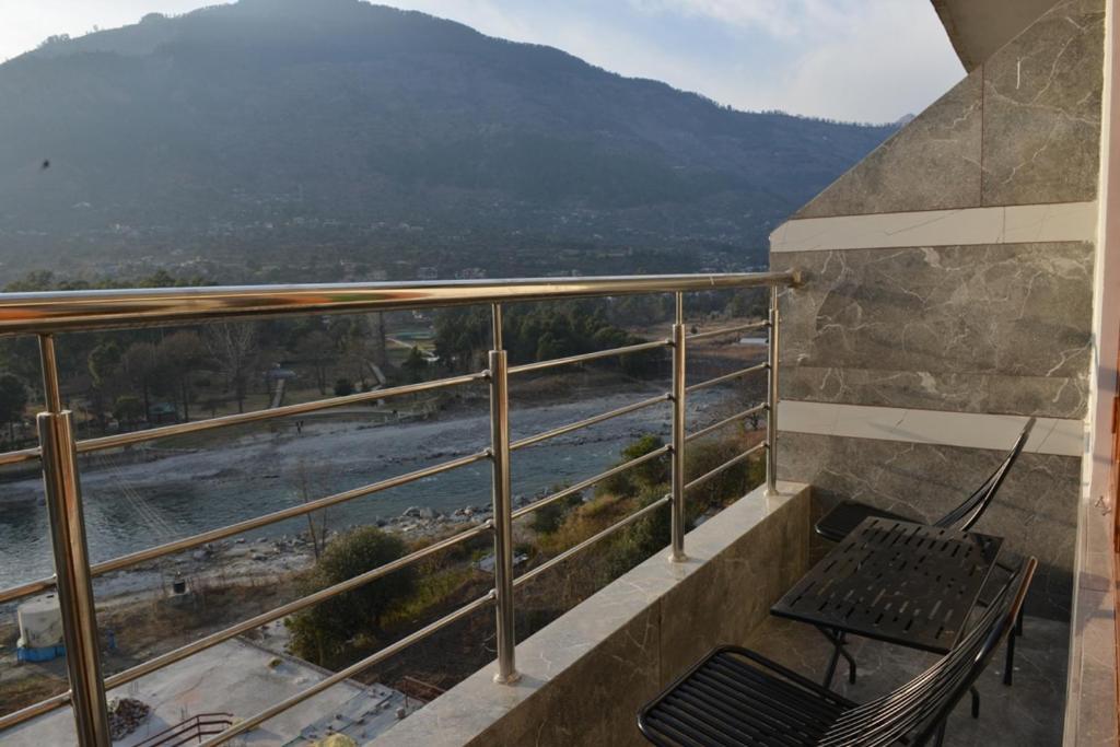 Tulip Flowing River View Hotel. Shamshi Kültér fotó